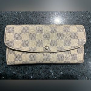 Pre owned and loved Authentic Louis Vuitton Damier Wallet